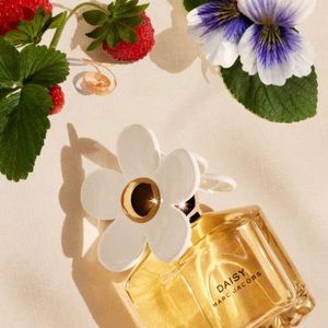 1/4 Full Marc Jacobs Daisy Perfume